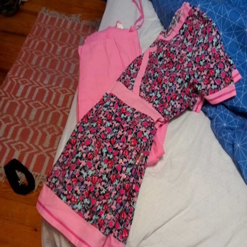 Scrub set